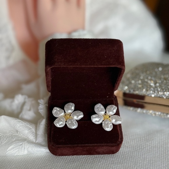 White and Gold Floral Earrings - Picture 6 of 8